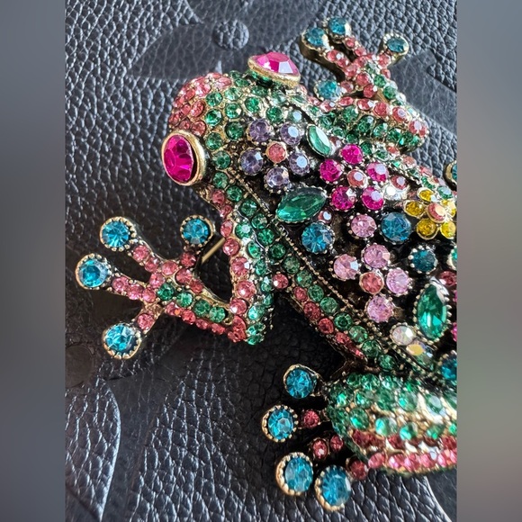 New XL Gorgeous Faceted Austrian Crystal Frog Statement Pin Brooch - 2.50” - Picture 5 of 8